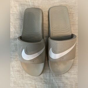Men’s Nike flip flops